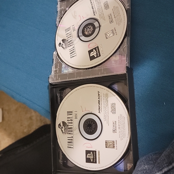 FINAL FANTASY VIII - Picture 3 of 4